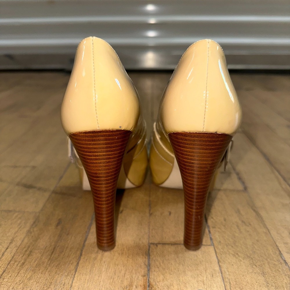 Michael Kors High Heels Womens Size 7M Beige Patent Leather Peep Toe Vamp Buckle - Picture 5 of 9